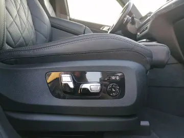 BMW X5 xDrive50e M Pack H&K  360  Jante 22   Carlig