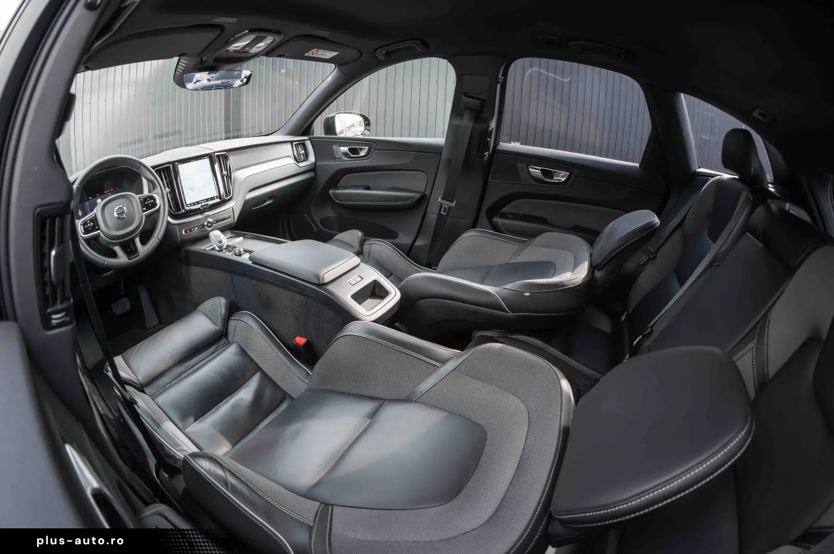 VOLVO XC60 B4 MHEV AT AWD Plus Dark