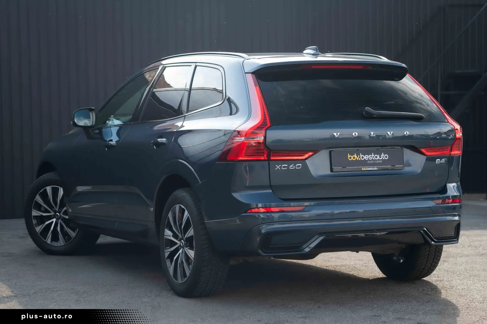 VOLVO XC60 B4 MHEV AT AWD Plus Dark