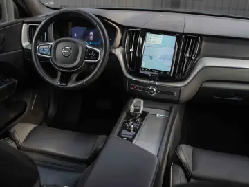 VOLVO XC60 B4 MHEV AT AWD Plus Dark