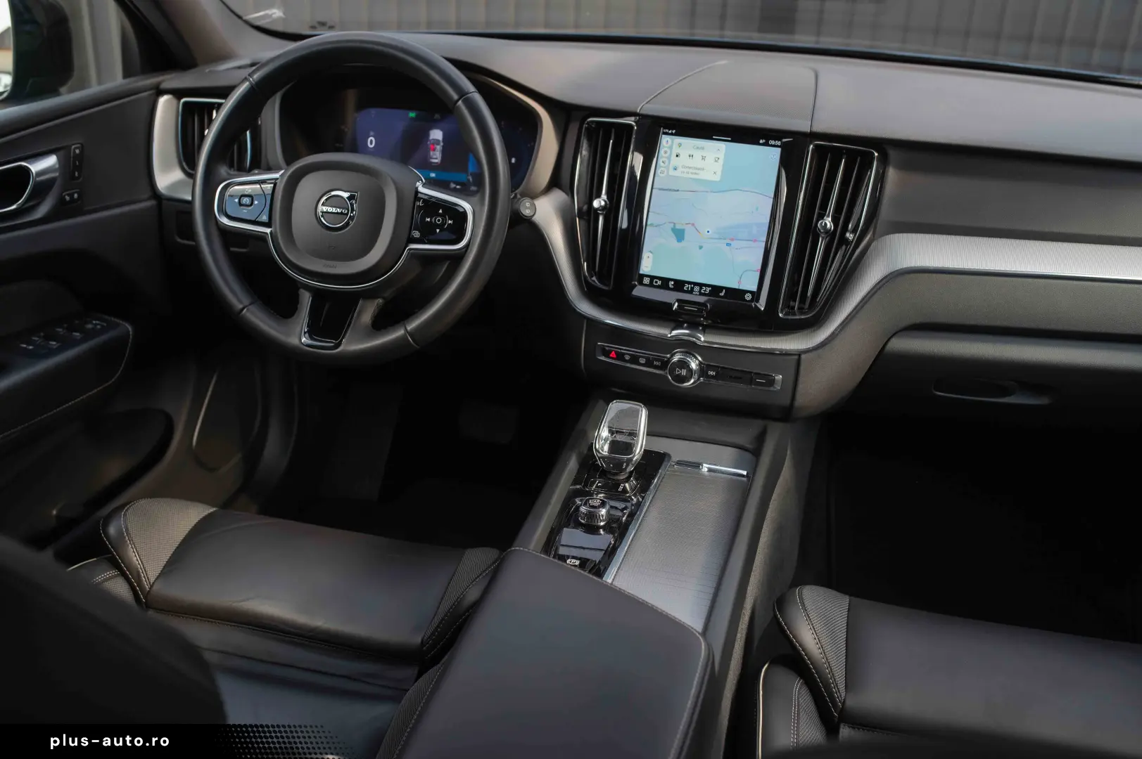 VOLVO XC60 B4 MHEV AT AWD Plus Dark