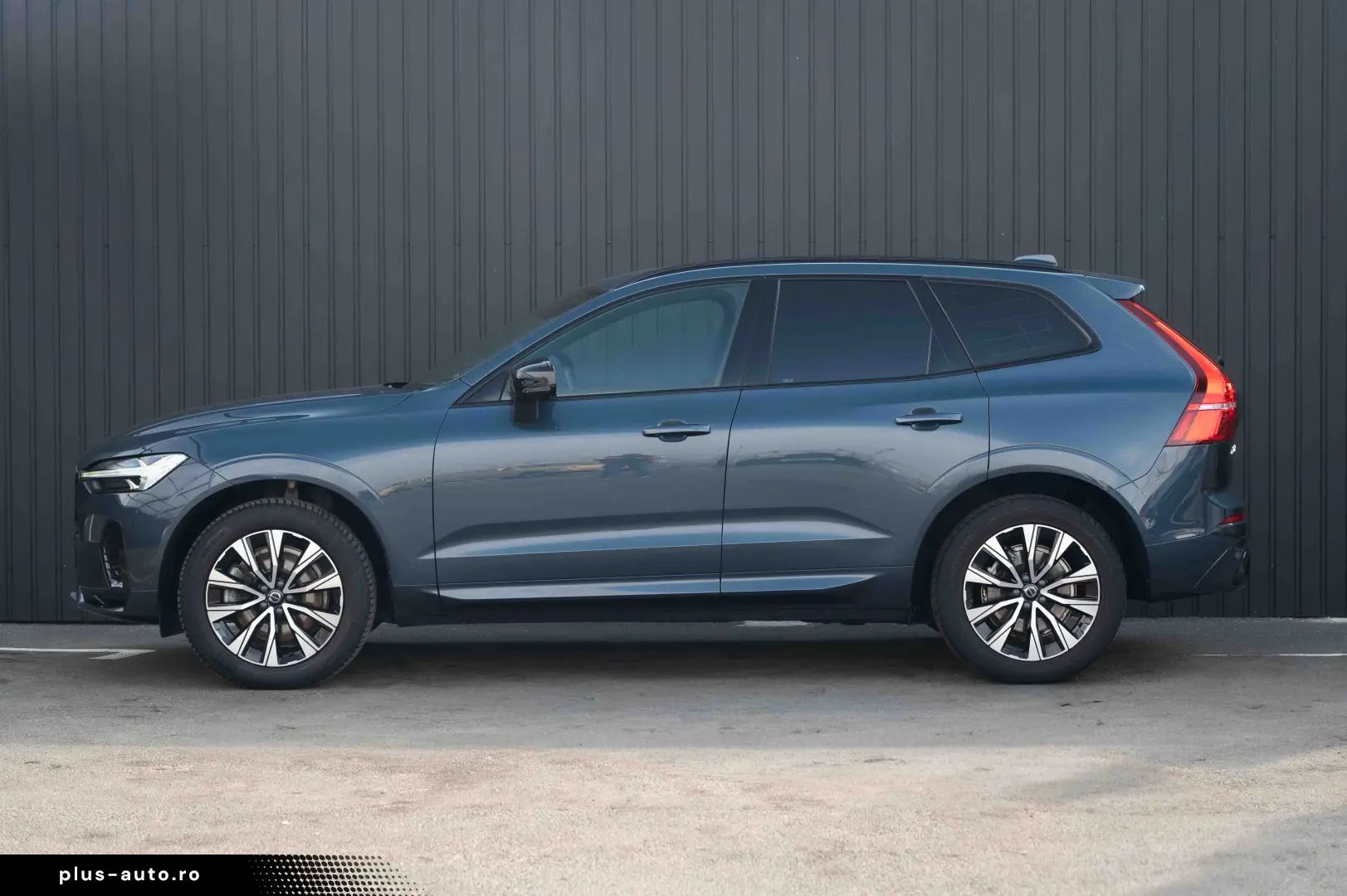 VOLVO XC60 B4 MHEV AT AWD Plus Dark