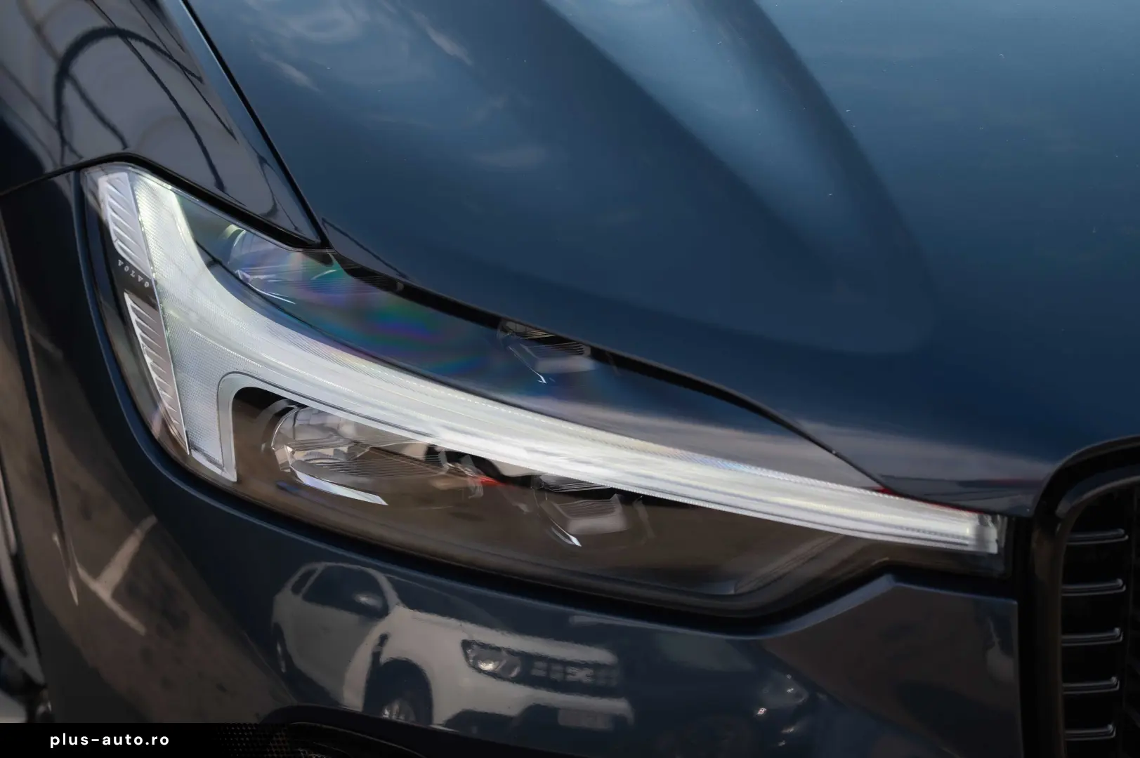 VOLVO XC60 B4 MHEV AT AWD Plus Dark