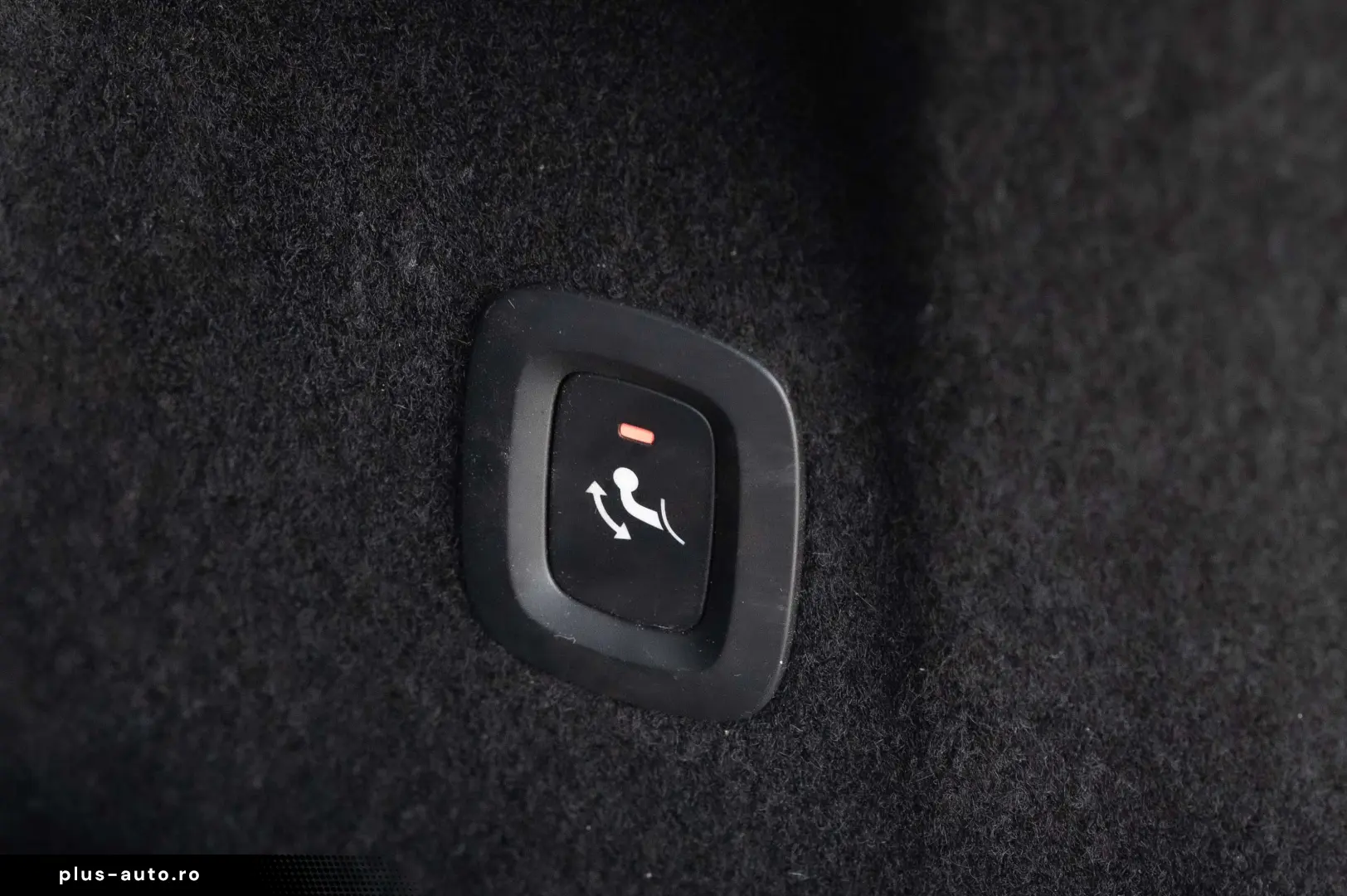 VOLVO XC60 B4 MHEV AT AWD Plus Dark