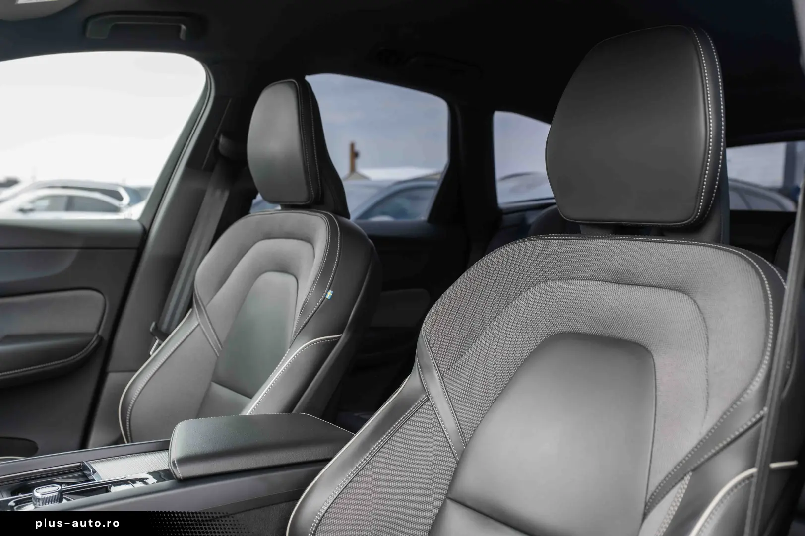 VOLVO XC60 B4 MHEV AT AWD Plus Dark