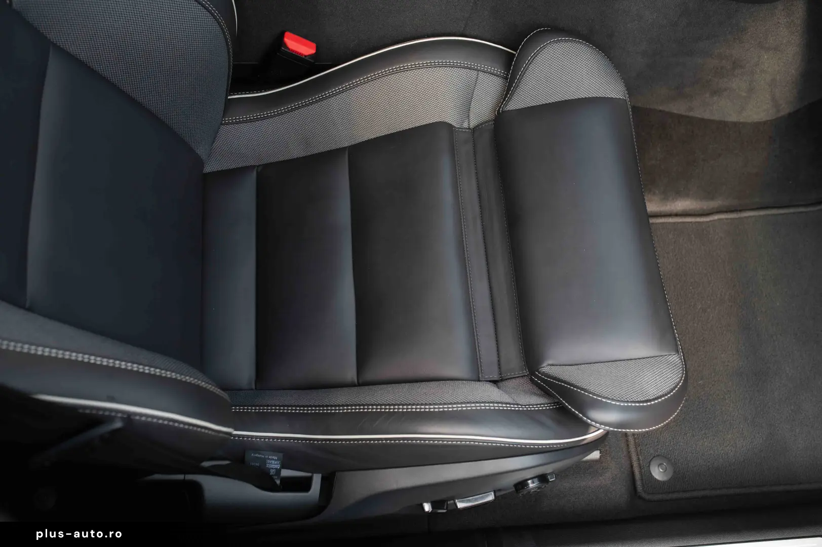 VOLVO XC60 B4 MHEV AT AWD Plus Dark