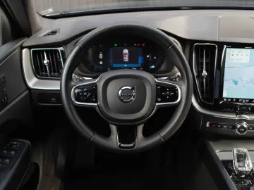 VOLVO XC60 B4 MHEV AT AWD Plus Dark