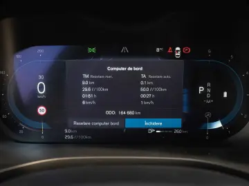 VOLVO XC60 B4 MHEV AT AWD Plus Dark