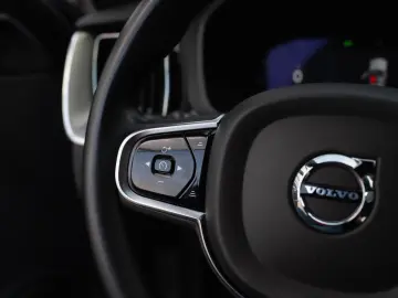 VOLVO XC60 B4 MHEV AT AWD Plus Dark