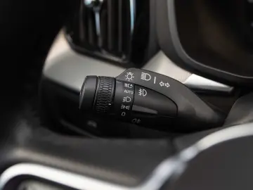 VOLVO XC60 B4 MHEV AT AWD Plus Dark