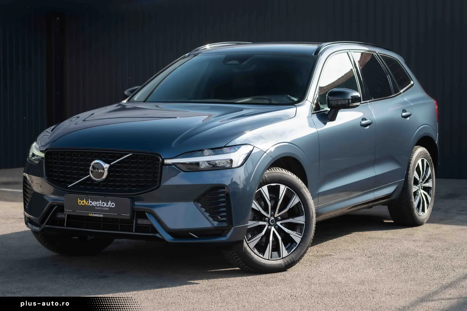 VOLVO XC60 B4 MHEV AT AWD Plus Dark