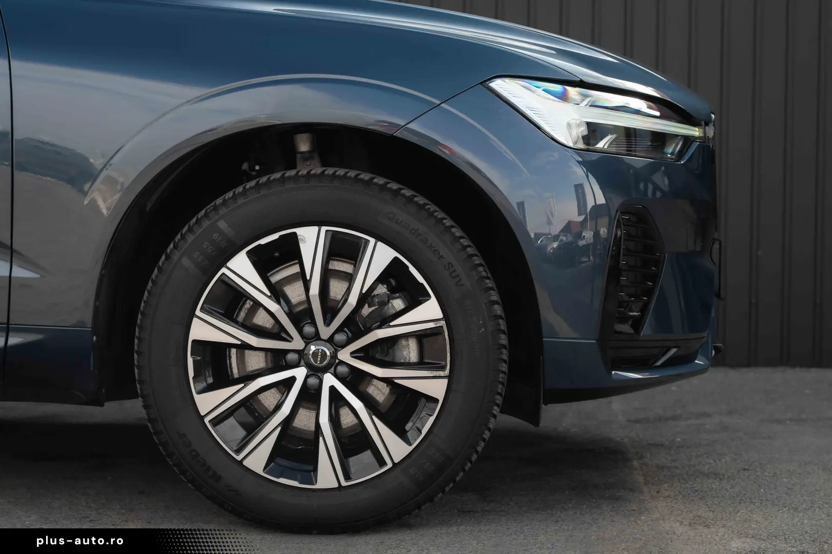 VOLVO XC60 B4 MHEV AT AWD Plus Dark