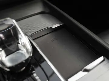 VOLVO XC60 B4 MHEV AT AWD Plus Dark