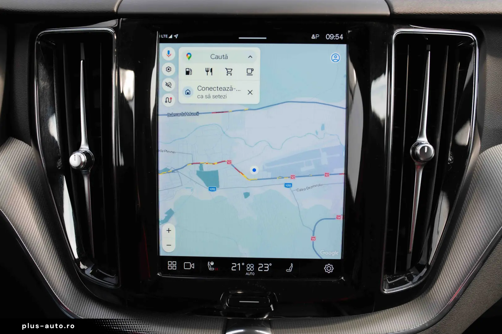 VOLVO XC60 B4 MHEV AT AWD Plus Dark