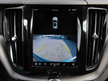 VOLVO XC60 B4 MHEV AT AWD Plus Dark