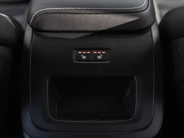 VOLVO XC60 B4 MHEV AT AWD Plus Dark