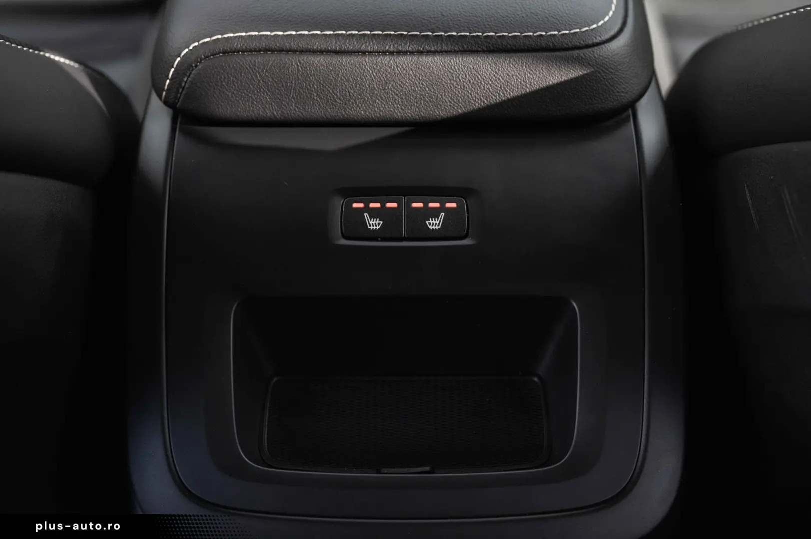 VOLVO XC60 B4 MHEV AT AWD Plus Dark