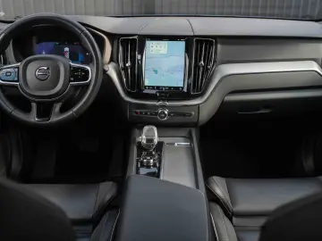 VOLVO XC60 B4 MHEV AT AWD Plus Dark