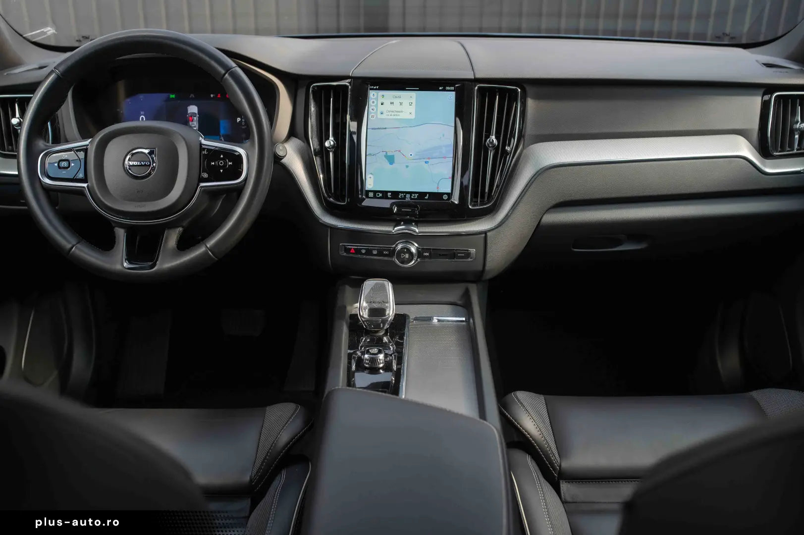 VOLVO XC60 B4 MHEV AT AWD Plus Dark