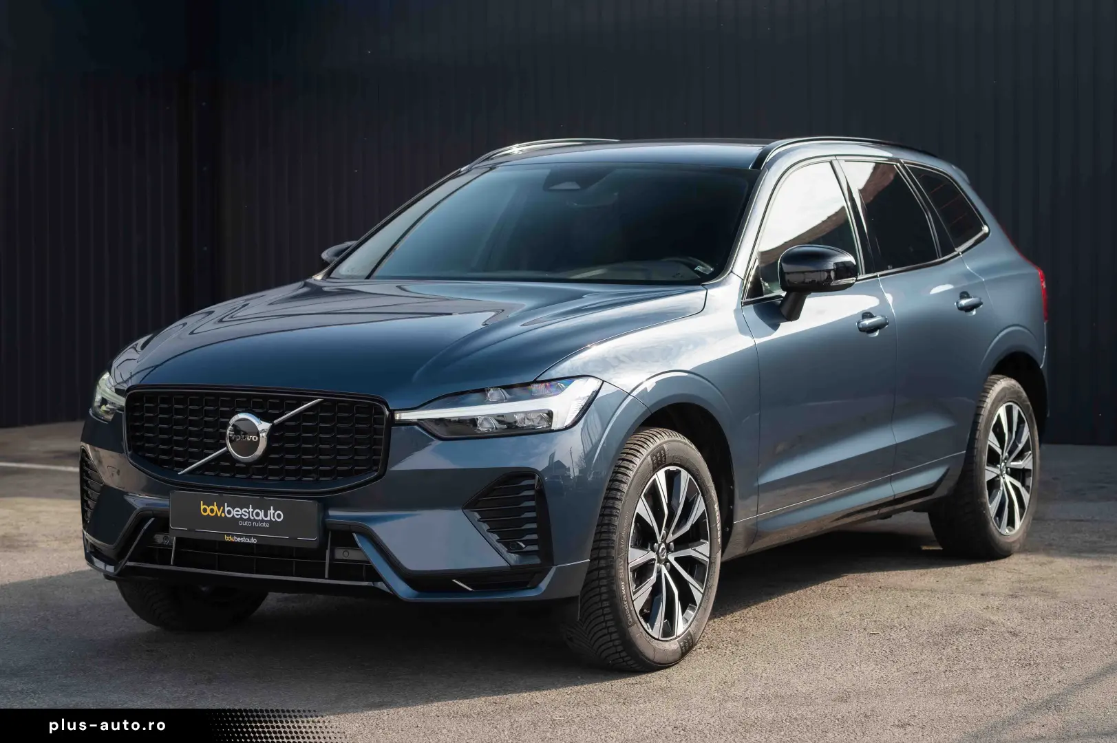 VOLVO XC60 B4 MHEV AT AWD Plus Dark
