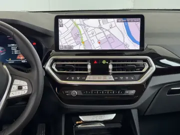 BMW X3 xDrive20dA LiveCock.Laserl.HUD.ACC.AHK.ParkAs