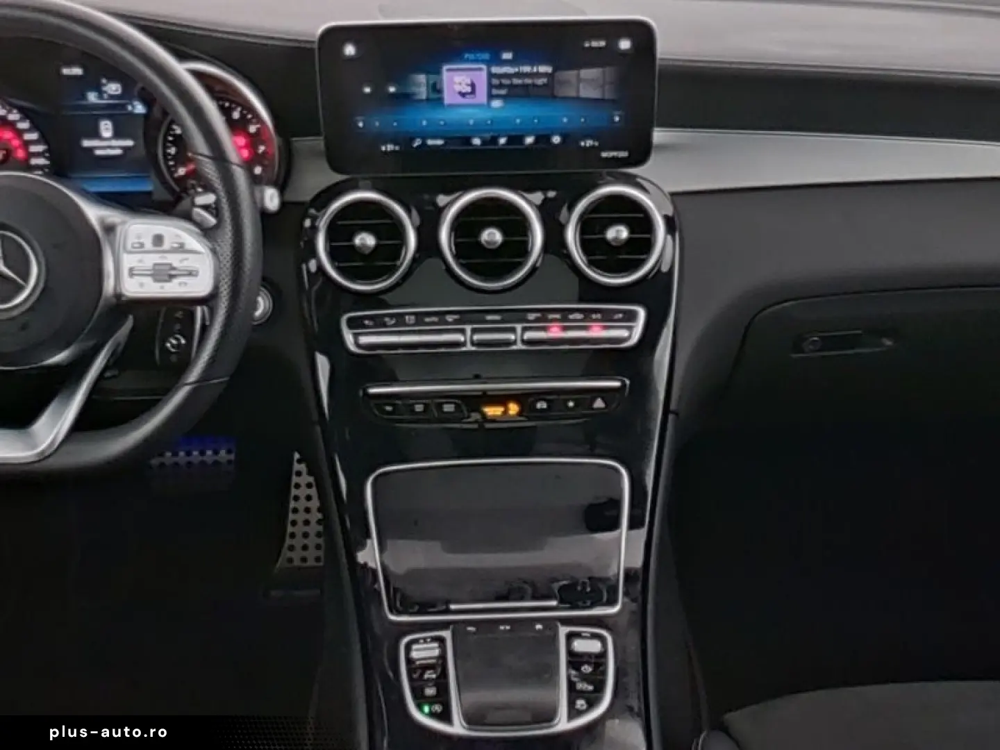 MERCEDES-BENZ GLC 300 4M AMG Pano Business Plus