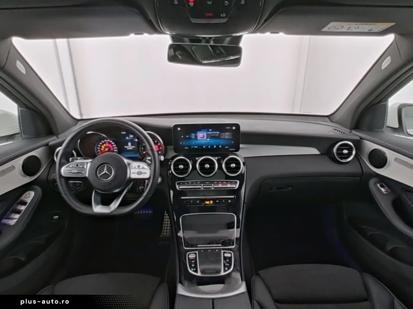 MERCEDES-BENZ GLC 300 4M AMG Pano Business Plus