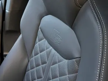 AUDI Q7 50 TDI qu.tipt. S LINE AIR AHZV STHZG 7 SITZE