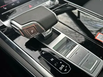 AUDI Q7 50TDI qu S LINE BLACK PANO HUD 7-SITZER