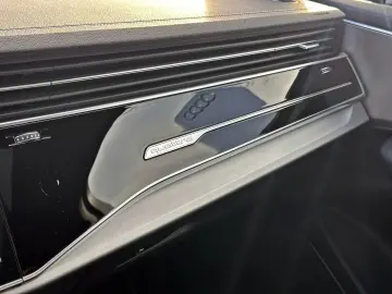 AUDI Q7 50TDI qu S LINE BLACK PANO HUD 7-SITZER