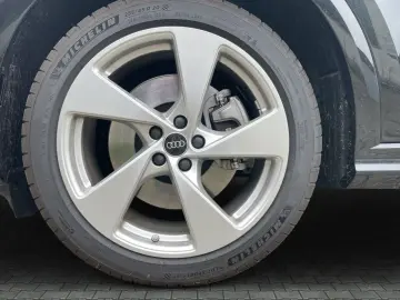 AUDI Q5 2.0 TDI quattro Automatik S-line Navi Matrix-