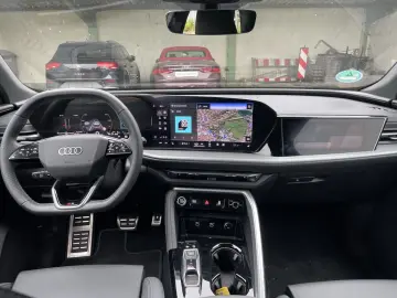 AUDI Q5 2.0 TDI quattro Automatik S-line Navi Matrix-