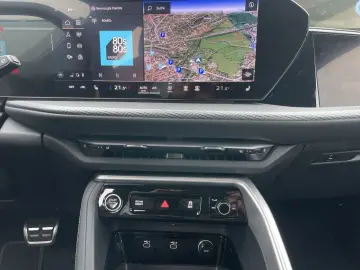 AUDI Q5 2.0 TDI quattro Automatik S-line Navi Matrix-