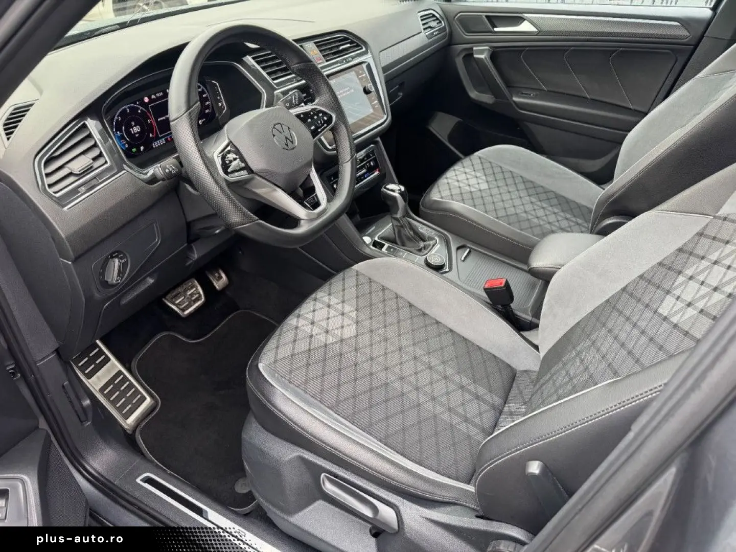 VW Tiguan Allspace R-Line 4Motion  7-SITZER PANO