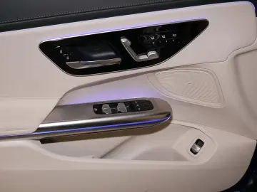 Mercedes-Benz CLE 300 4M Cabrio AMG DIST MEMORY