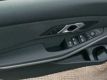 BMW 320 d xDrive Limousine LED WIDESCREEN DAB