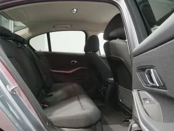 BMW 320 d xDrive Limousine LED WIDESCREEN DAB