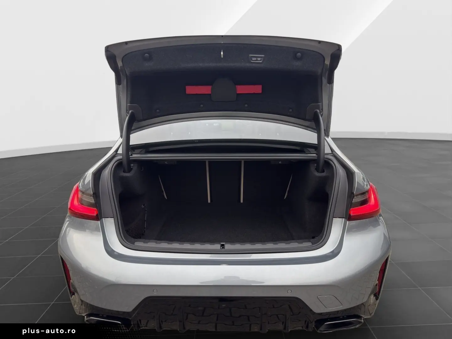 BMW M340d xDrive M SportPro LivePro CarPlay Driving