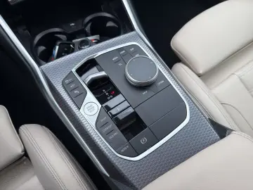 BMW M340d xDrive M SportPro LivePro CarPlay Driving