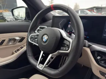 BMW M340d xDrive M SportPro LivePro CarPlay Driving