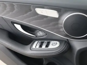 MERCEDES-BENZ GLC 300 de 4M AMG AHK Night LED Kamera Navi