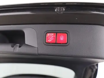 MERCEDES-BENZ GLC 300 de 4M AMG AHK Night LED Kamera Navi