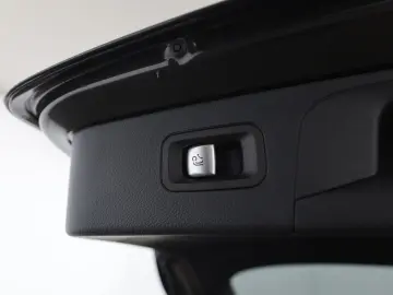 MERCEDES-BENZ GLC 300 de 4M AMG AHK Night LED Kamera Navi