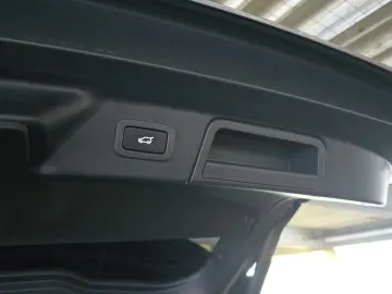 LAND ROVER Range Rover Velar P400e