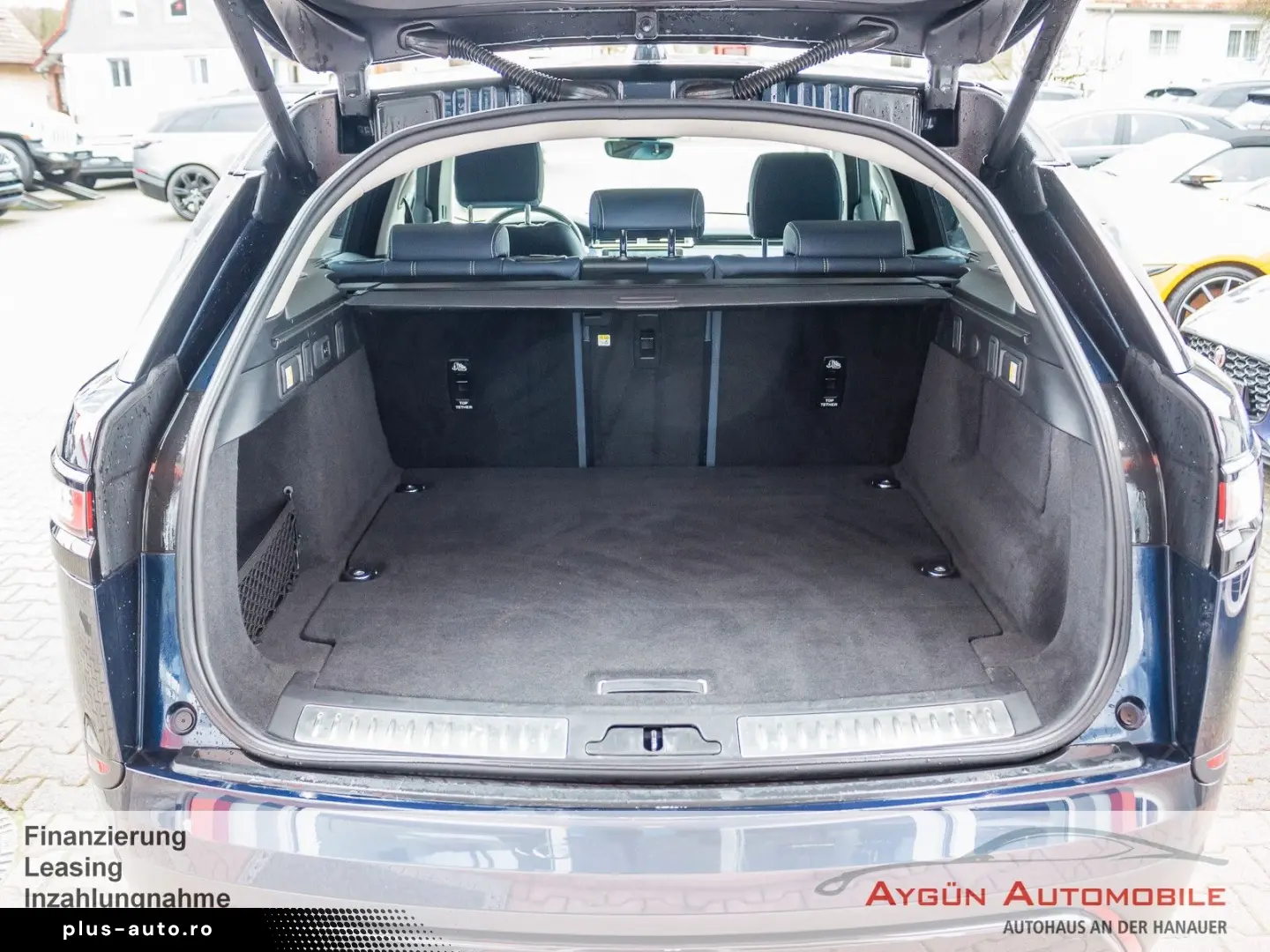 LAND ROVER Range Rover Velar P400e AWD S AHK Black-Pack