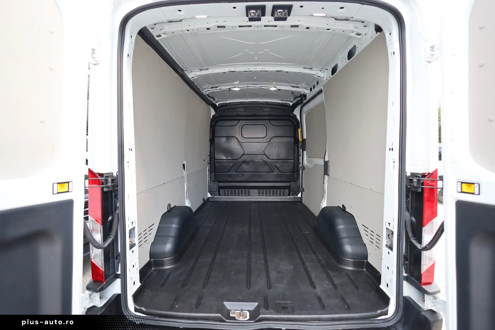 Ford Transit L2H2 2.0D MHEV 130CP
