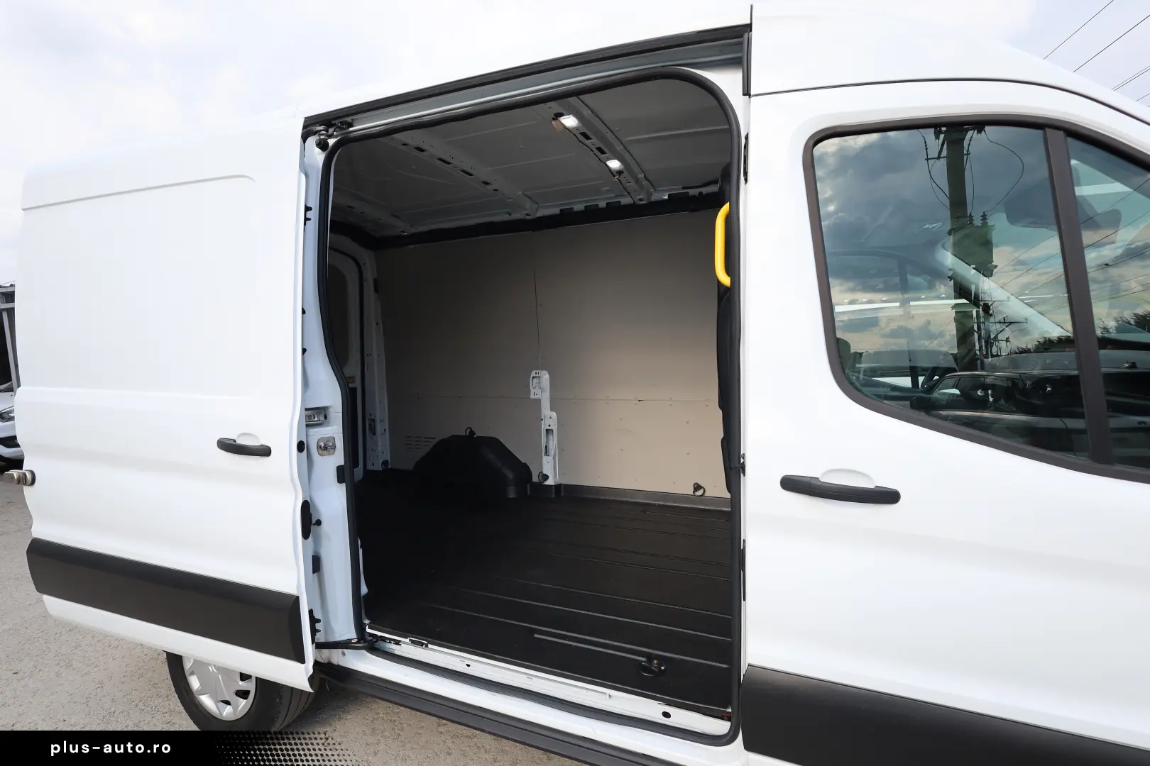 Ford Transit L2H2 2.0D MHEV 130CP