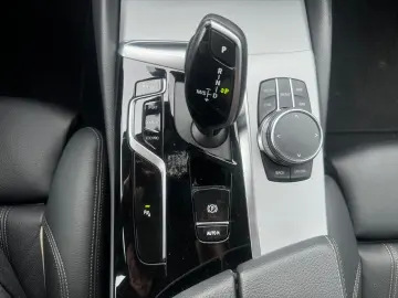 BMW 520 dA LEDER LASER ACC HUD SPORTSITZ SHZ DAB HIF