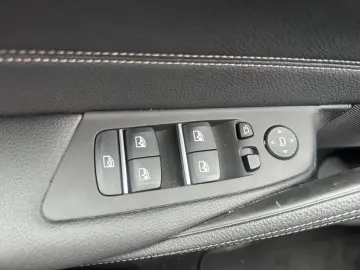 BMW 520 dA LEDER LASER ACC HUD SPORTSITZ SHZ DAB HIF