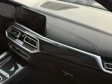 BMW X6 xDrive 40 d M Sportpaket M Sitze Carbon SKY